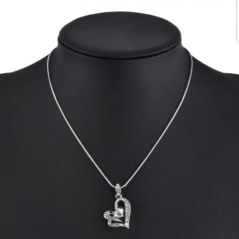 New heart Crystal rhinestone long chain necklace! - Picture 4 of 5